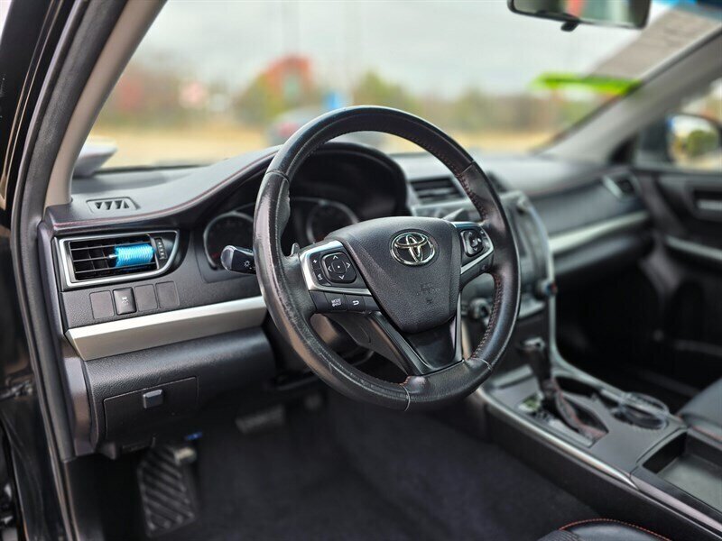 2017 Toyota Camry SE - Photo 14 - Garland, TX 75042