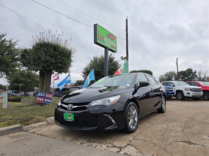 2017 Toyota Camry SE   - Photo 1 - Garland, TX 75042