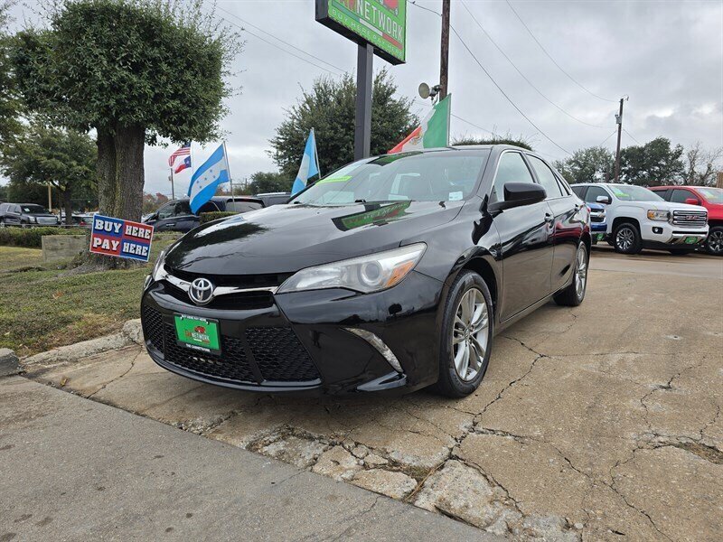 2017 Toyota Camry SE - Photo 2 - Garland, TX 75042