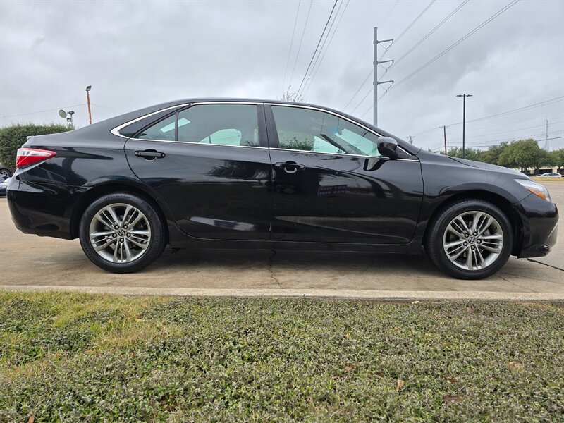 2017 Toyota Camry SE - Photo 10 - Garland, TX 75042