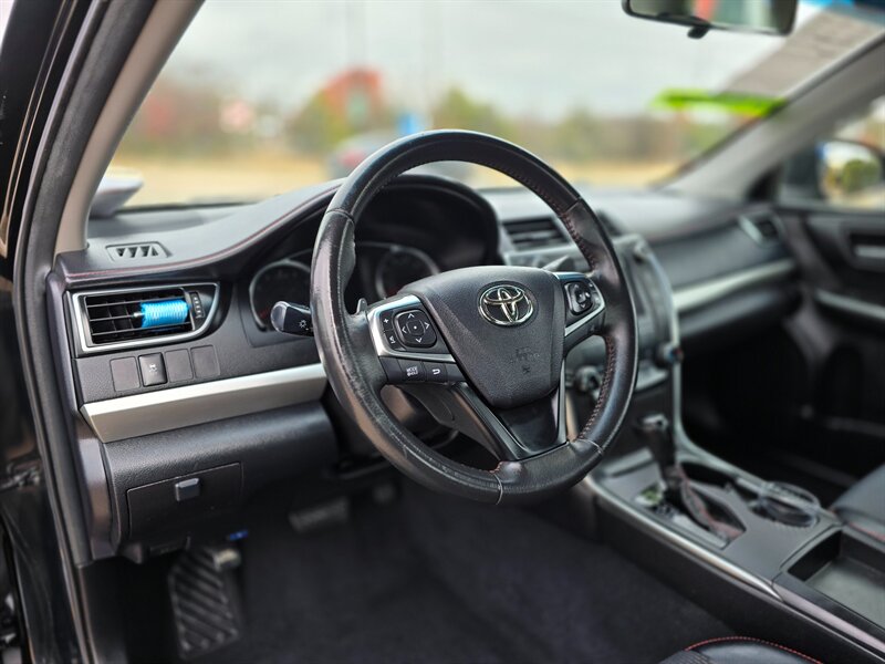 2017 Toyota Camry SE - Photo 14 - Garland, TX 75042