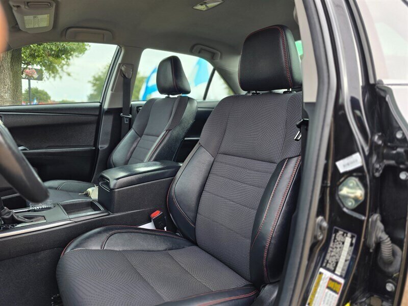 2017 Toyota Camry SE - Photo 16 - Garland, TX 75042