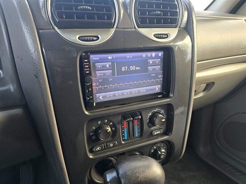 2004 GMC Envoy SLT - Photo 18 - Garland, TX 75042
