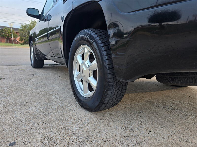 2004 GMC Envoy SLT - Photo 5 - Garland, TX 75042