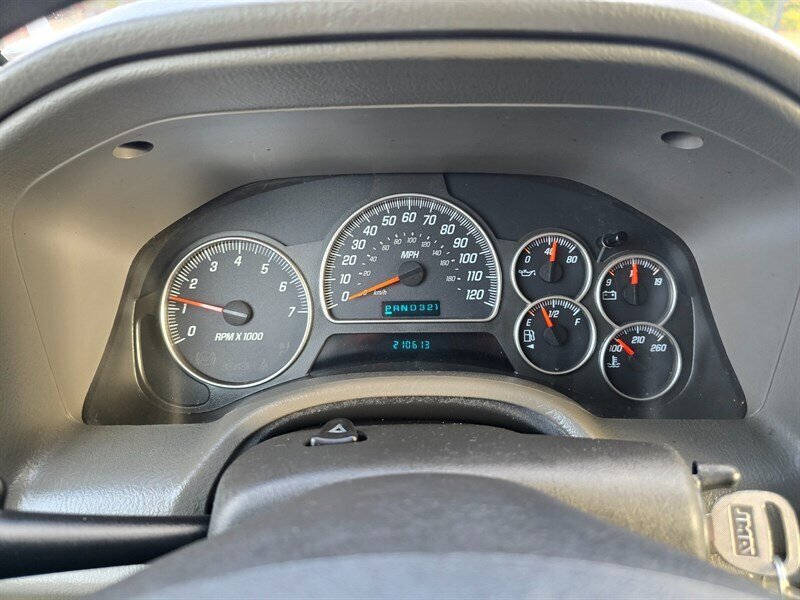 2004 GMC Envoy SLT - Photo 17 - Garland, TX 75042