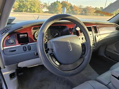 2006 Lincoln Town Car Signature   - Photo 14 - Garland, TX 75042