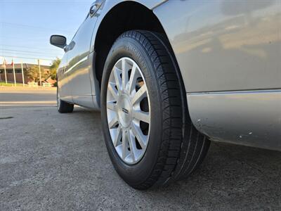 2006 Lincoln Town Car Signature   - Photo 5 - Garland, TX 75042