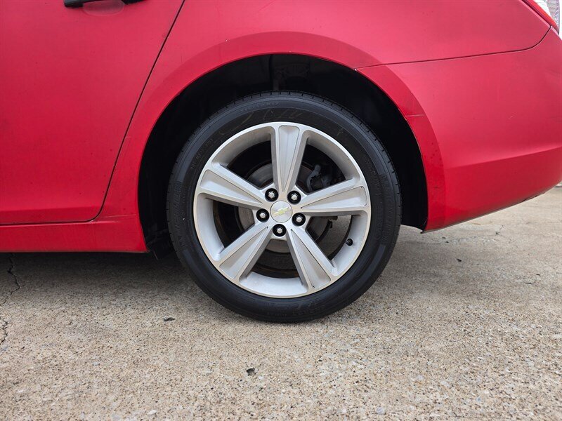 2013 Chevrolet Cruze 2LT Auto - Photo 4 - Garland, TX 75042