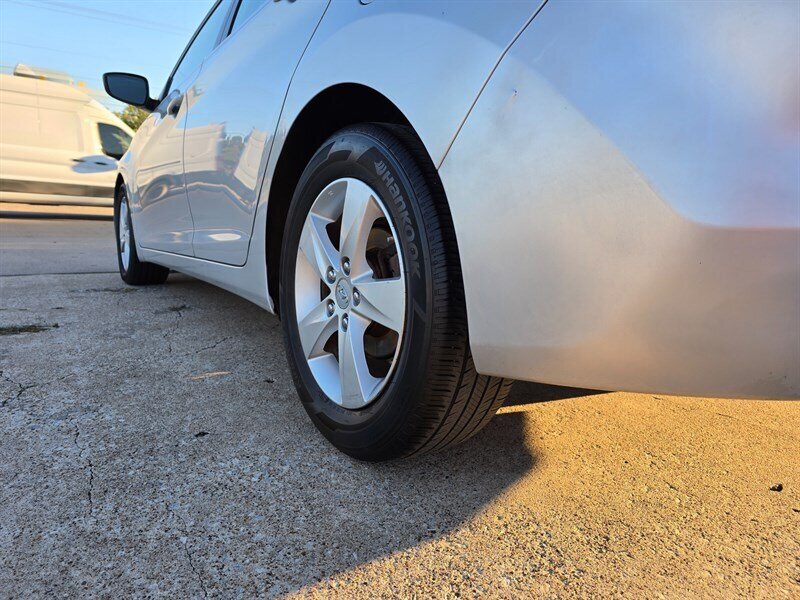 2011 Hyundai ELANTRA GLS - Photo 5 - Garland, TX 75042