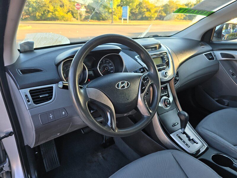 2011 Hyundai ELANTRA GLS - Photo 13 - Garland, TX 75042