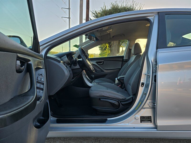 2011 Hyundai ELANTRA GLS - Photo 14 - Garland, TX 75042