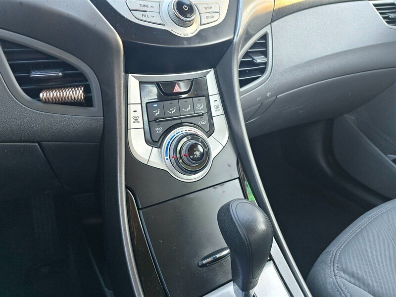 2011 Hyundai ELANTRA GLS - Photo 18 - Garland, TX 75042