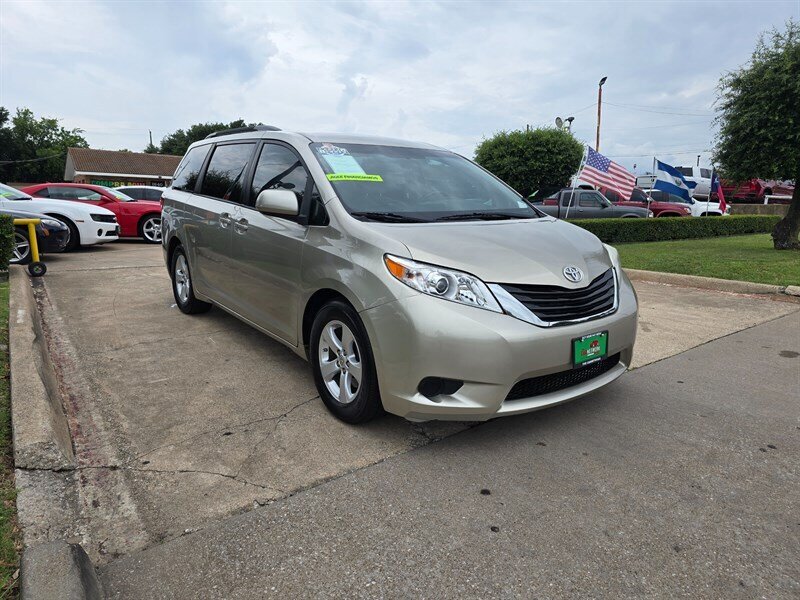 2016 Toyota Sienna LE Mobility 7-Passenger - Photo 11 - Garland, TX 75042