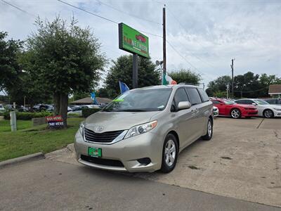 2016 Toyota Sienna LE Mobility 7-Passenger Minivan