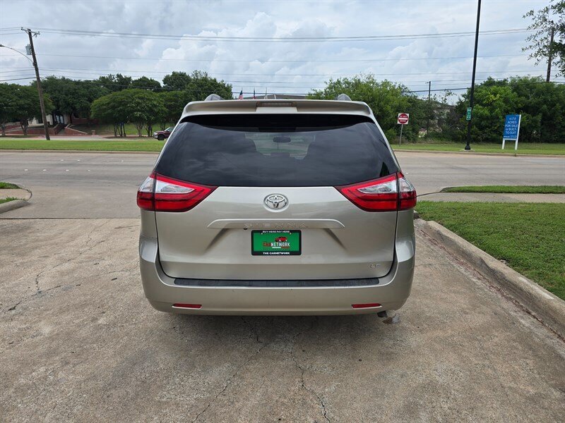 2016 Toyota Sienna LE Mobility 7-Passenger - Photo 7 - Garland, TX 75042