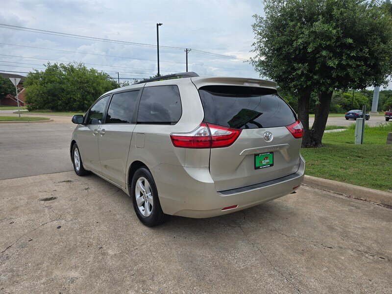 2016 Toyota Sienna LE Mobility 7-Passenger - Photo 6 - Garland, TX 75042