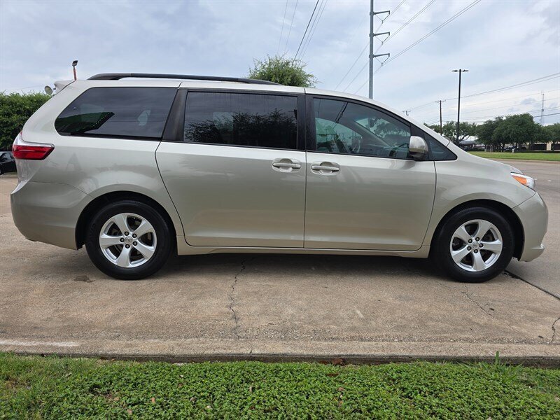 2016 Toyota Sienna LE Mobility 7-Passenger - Photo 10 - Garland, TX 75042
