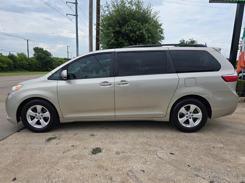 2016 Toyota Sienna LE Mobility 7-Passenger - Photo 3 - Garland, TX 75042