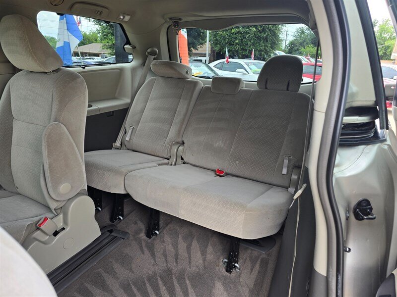 2016 Toyota Sienna LE Mobility 7-Passenger - Photo 16 - Garland, TX 75042