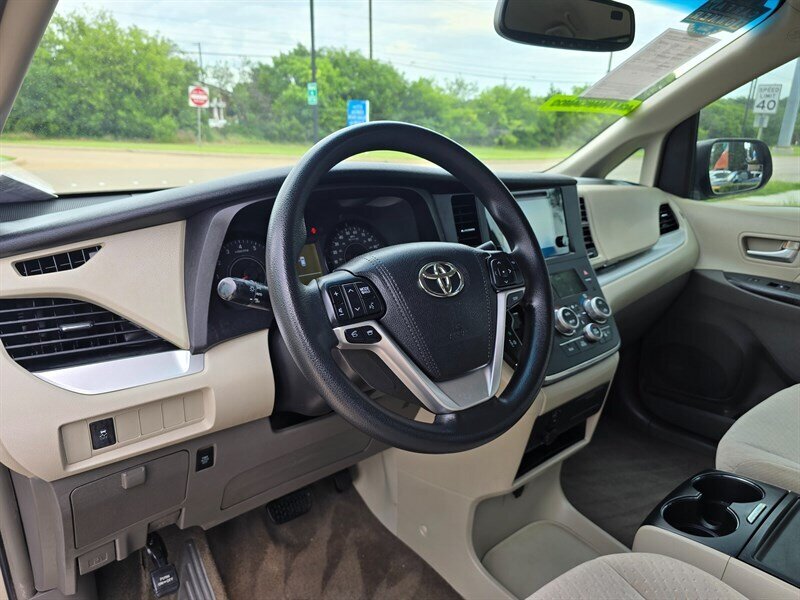 2016 Toyota Sienna LE Mobility 7-Passenger - Photo 13 - Garland, TX 75042
