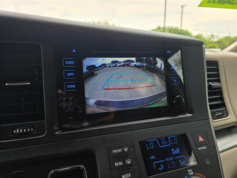 2016 Toyota Sienna LE Mobility 7-Passenger - Photo 22 - Garland, TX 75042