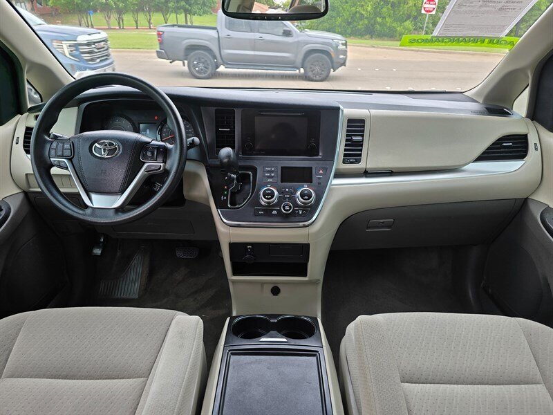 2016 Toyota Sienna LE Mobility 7-Passenger - Photo 19 - Garland, TX 75042