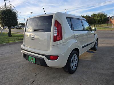 2013 Kia Soul   - Photo 8 - Garland, TX 75042