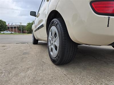 2013 Kia Soul   - Photo 5 - Garland, TX 75042
