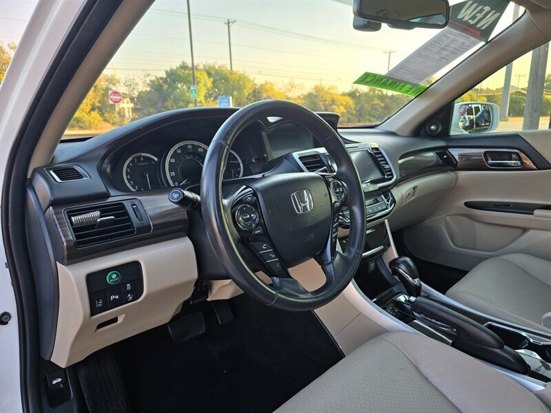 2017 Honda Accord Touring - Photo 19 - Garland, TX 75042