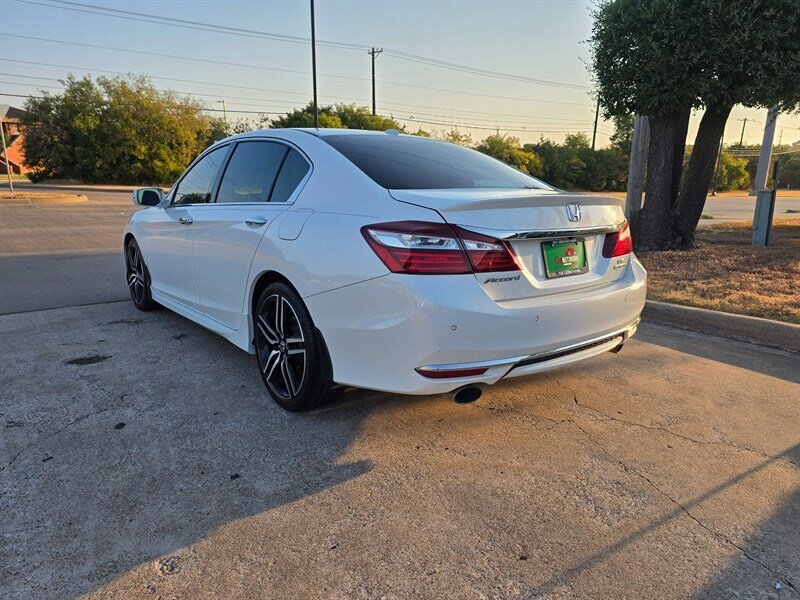 2017 Honda Accord Touring - Photo 7 - Garland, TX 75042