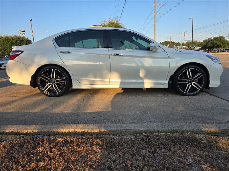 2017 Honda Accord Touring - Photo 11 - Garland, TX 75042