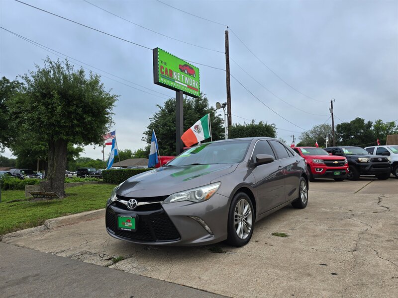 2016 Toyota Camry SE   - Photo 1 - Garland, TX 75042
