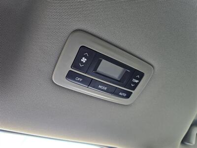 2016 Toyota Sienna XLE 8-Passenger   - Photo 19 - Garland, TX 75042