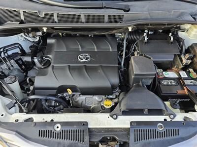 2016 Toyota Sienna XLE 8-Passenger   - Photo 23 - Garland, TX 75042