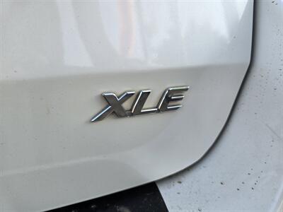 2016 Toyota Sienna XLE 8-Passenger   - Photo 8 - Garland, TX 75042