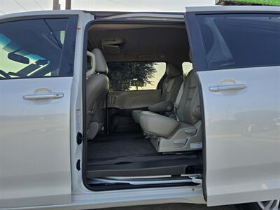 2016 Toyota Sienna XLE 8-Passenger   - Photo 18 - Garland, TX 75042