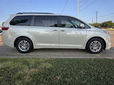 2016 Toyota Sienna XLE 8-Passenger   - Photo 10 - Garland, TX 75042