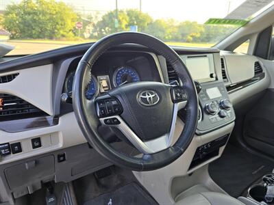 2016 Toyota Sienna XLE 8-Passenger   - Photo 15 - Garland, TX 75042