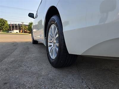 2016 Toyota Sienna XLE 8-Passenger   - Photo 5 - Garland, TX 75042