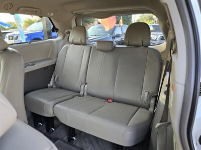 2016 Toyota Sienna XLE 8-Passenger   - Photo 21 - Garland, TX 75042