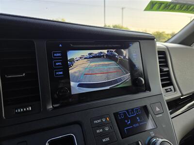 2016 Toyota Sienna XLE 8-Passenger   - Photo 25 - Garland, TX 75042