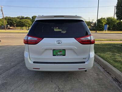 2016 Toyota Sienna XLE 8-Passenger   - Photo 7 - Garland, TX 75042