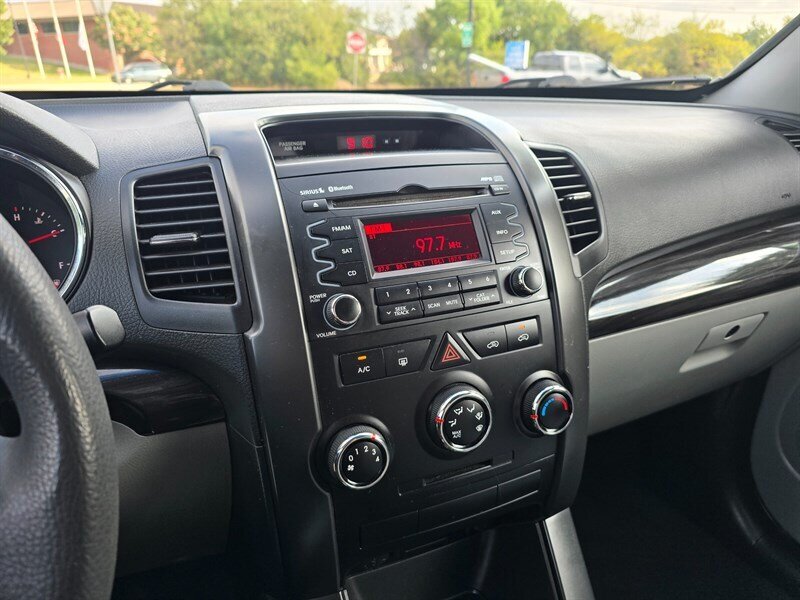 2011 Kia Sorento - Photo 18 - Garland, TX 75042