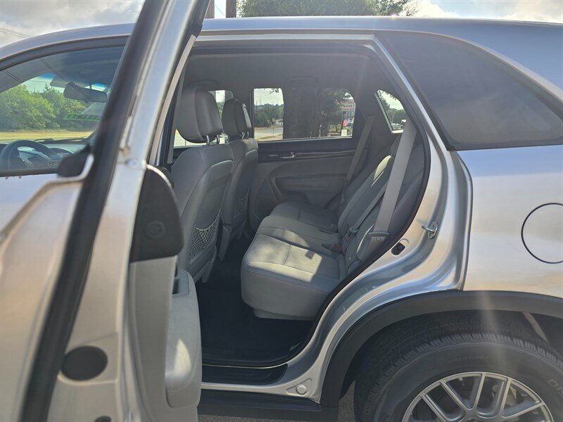 2011 Kia Sorento - Photo 15 - Garland, TX 75042