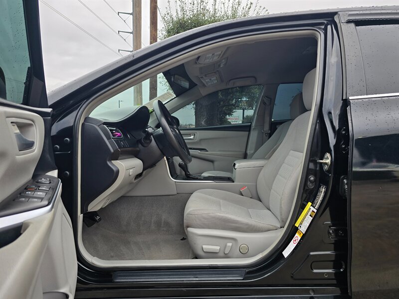 2017 Toyota Camry LE - Photo 14 - Garland, TX 75042