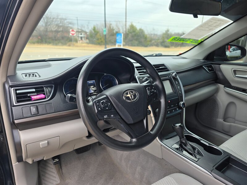 2017 Toyota Camry LE - Photo 13 - Garland, TX 75042