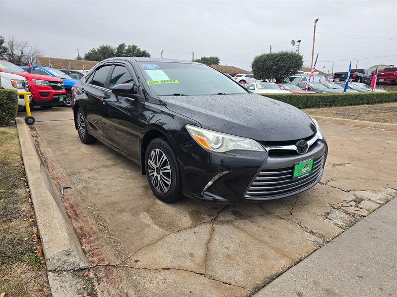 2017 Toyota Camry LE - Photo 10 - Garland, TX 75042