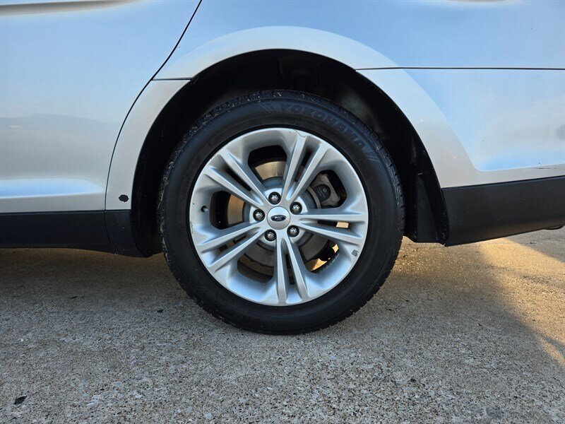 2016 Ford Taurus SE - Photo 4 - Garland, TX 75042