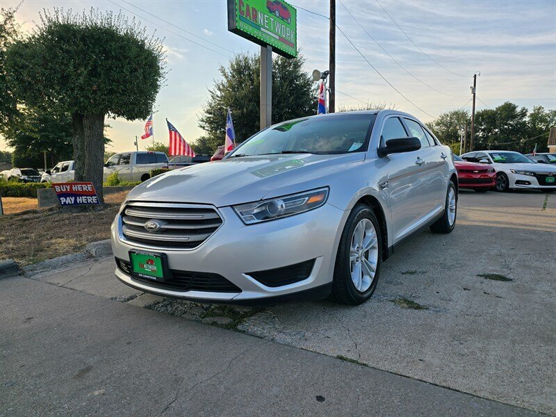 2016 Ford Taurus SE - Photo 2 - Garland, TX 75042