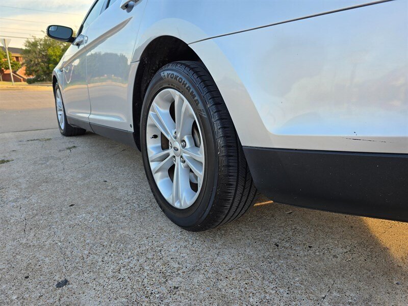 2016 Ford Taurus SE - Photo 5 - Garland, TX 75042
